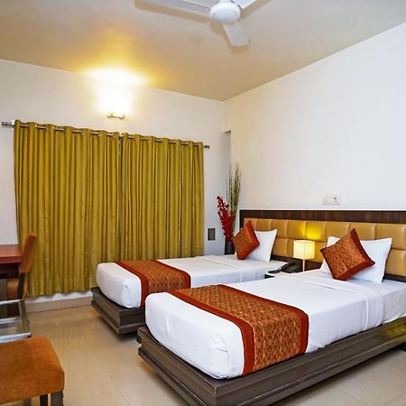 Hotel Pooja Palace Nueva Delhi Exterior foto