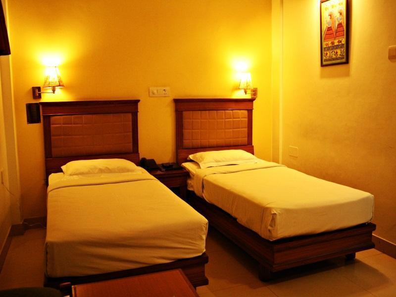 Hotel Pooja Palace Nueva Delhi Exterior foto