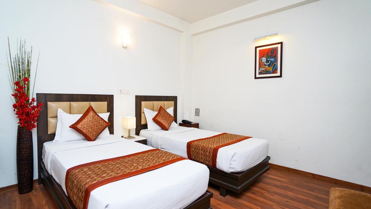 Hotel Pooja Palace Nueva Delhi Exterior foto