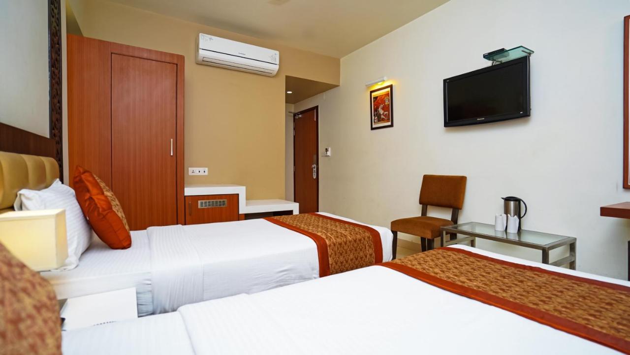Hotel Pooja Palace Nueva Delhi Exterior foto