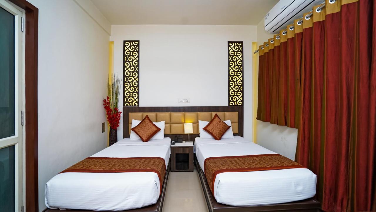 Hotel Pooja Palace Nueva Delhi Exterior foto